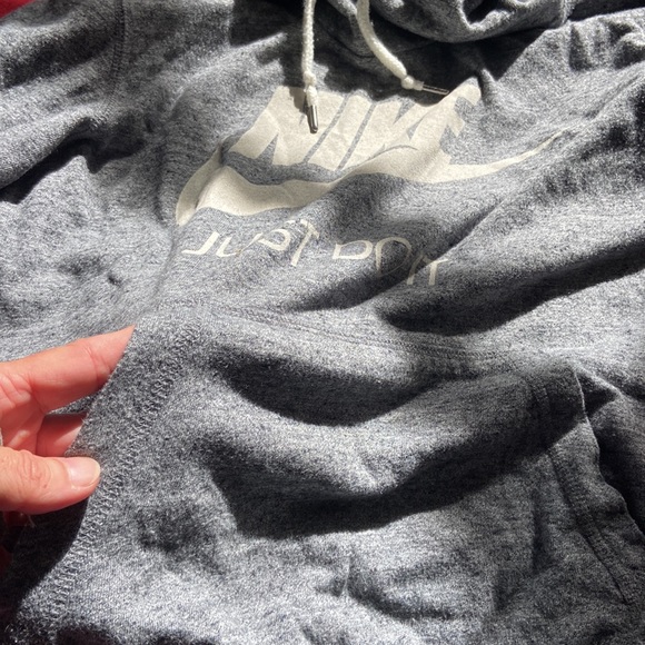 GUC vintage-looking Nike hoodie - Picture 4 of 4